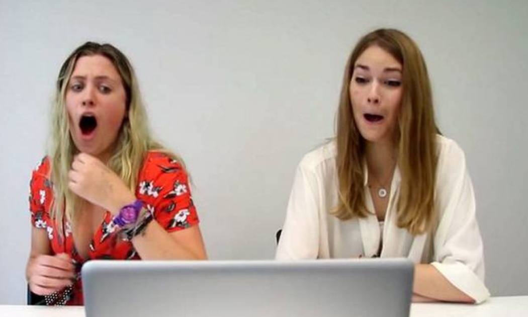 Πώς αντιδρούν οι νέοι όταν βλέπουν πορνό δυο-δυο; (video)