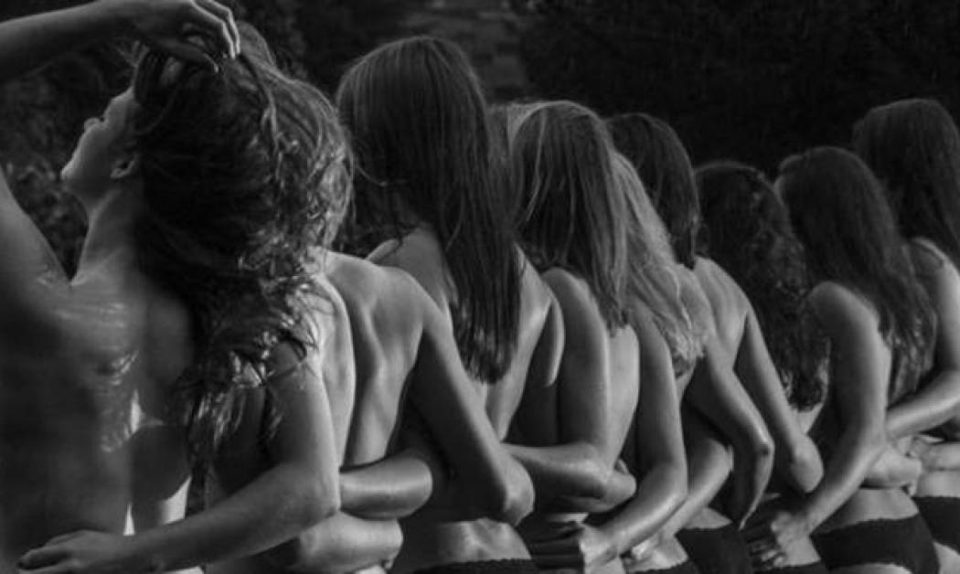 Καυτές φοιτήτριες τα πέταξαν όλα για… ημερολόγιο! (photos)