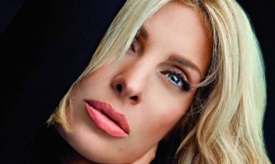 Η Ελένη Μενεγάκη με το φόρεμα που είναι ιδανικό για τις γιορτινές σου εμφανίσεις