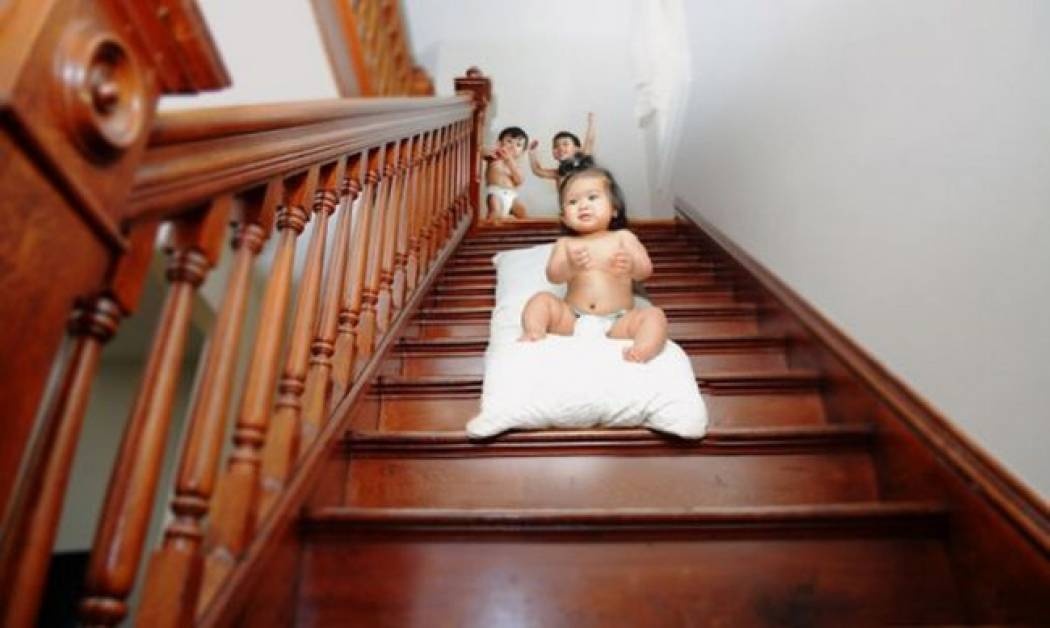 Δέχτηκε να προσέξει τα παιδιά της φίλης του με την προϋπόθεση να τα φωτογραφίσει (εικόνες)