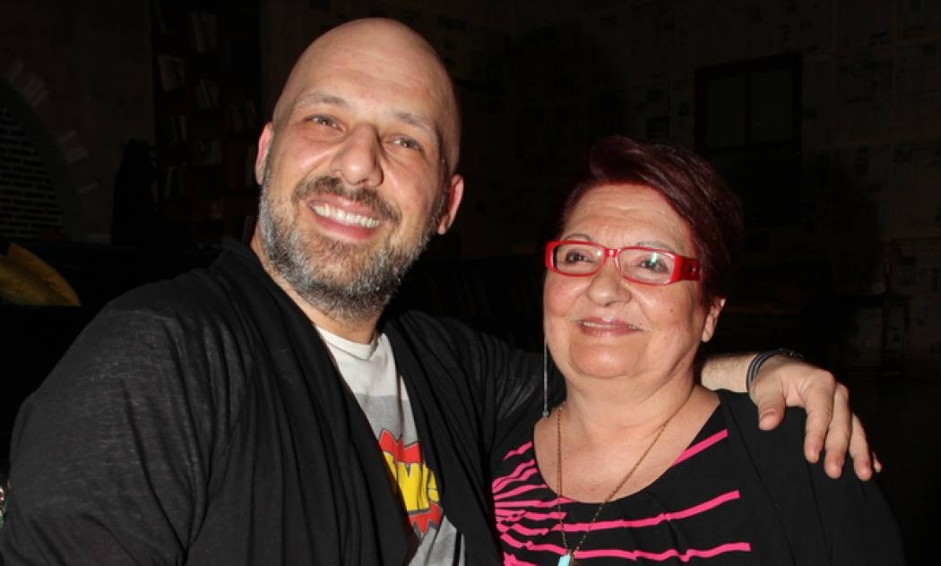 Νίκος Μουτσινάς: «Έφυγε 59 χρονών! Με σκέπασε ένα μαύρο πέπλο έκτοτε»