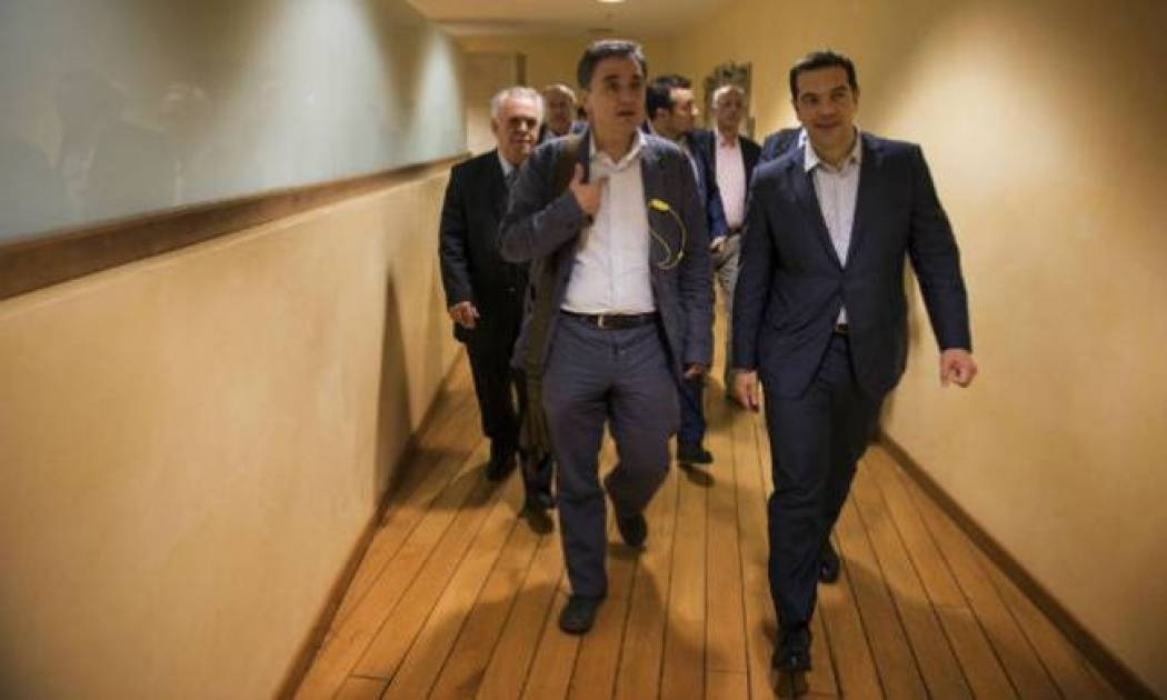 Πιστεύετε ότι η κυβέρνηση διαπραγματεύεται σκληρά με τους δανειστές;