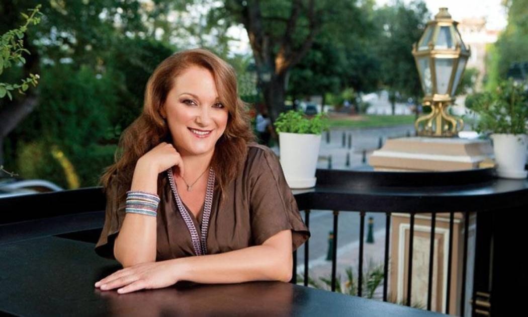 Η Ρένια Λουιζίδου αποκαλύπτει ποιοι ηθοποιοί έπαιρναν τα τεράστια ποσά με τα εξωφρενικά νούμερα!