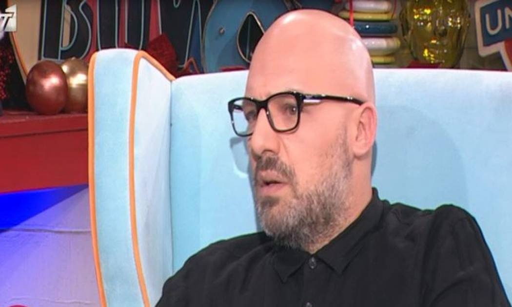 Νίκος Μουτσινάς: Τα συγκινητικά του λόγια on camera για το θάνατο της μητέρας του