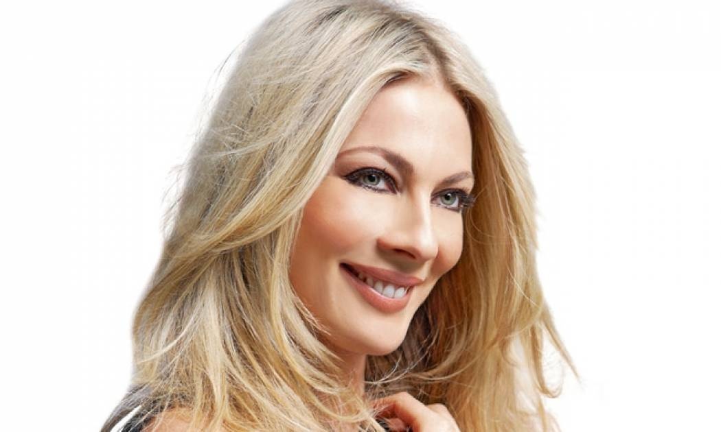 Η Σμαράγδα Καρύδη τα πέταξε όλα έξω!