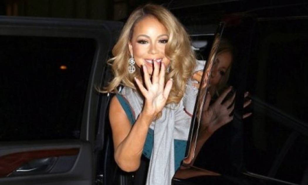 Μα πόσα κιλά έχει χάσει πια: Δείτε την Mariah Carey με στενό maxi φόρεμα!