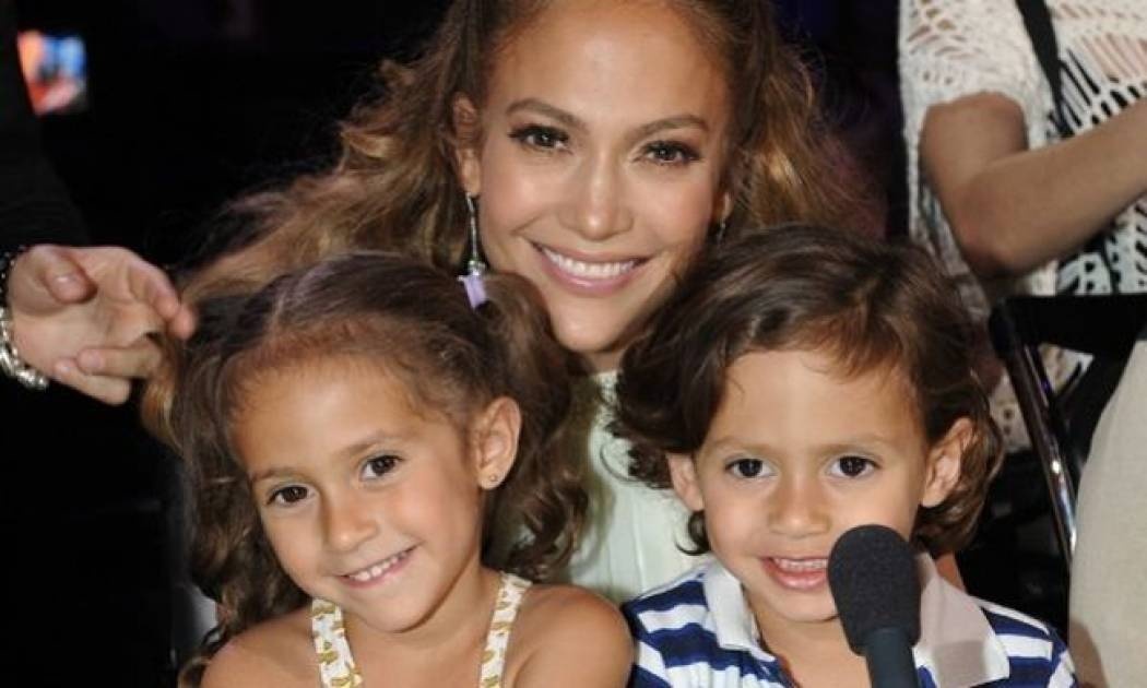 Τζένιφερ Λόπεζ: Δείτε τη να χορεύει μαζί με τα παιδιά της που έχουν μεγαλώσει πολύ (εικόνα)