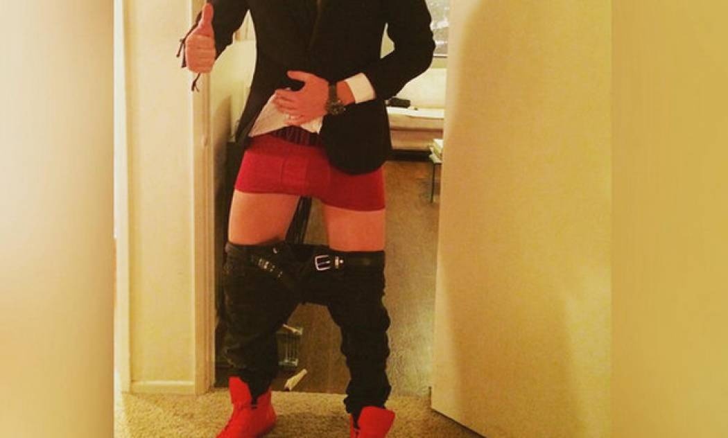 Ποιος είπε ότι μόνο οι γυναίκες φοράνε… κόκκινα εσώρουχα την Πρωτοχρονιά;