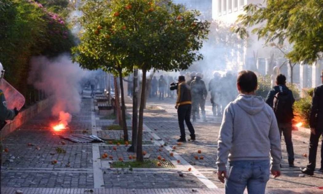 ΕΚΤΑΚΤΟ: Άγριο ξύλο μεταξύ οπαδών στο Προοδευτική-Κερατσίνι!