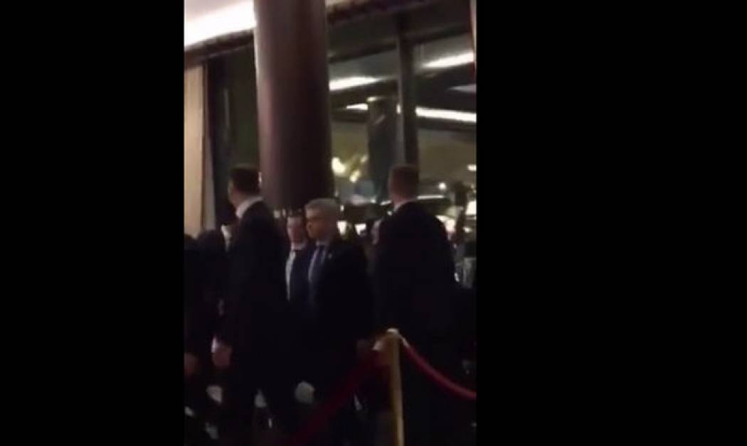 Μόνο εδώ. Η σέξι ελληνίδα που τρέλανε χθες τον πρόεδρο Ολάντ (Nassos Blog)