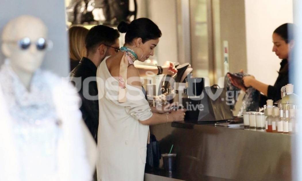 Ελένη Φουρέιρα: Σικάτη και ανανεωμένη για ψώνια στη Γλυφάδα