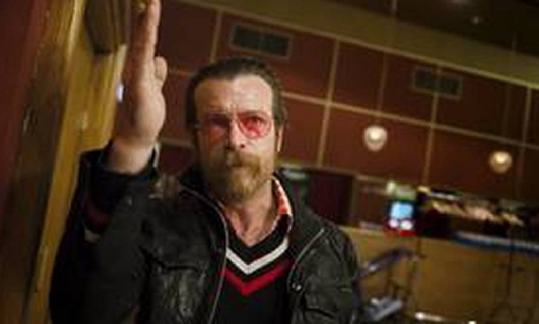 «Να πάρουμε τα όπλα» προτρέπει ο τραγουδιστής που βγήκε ζωντανός από το Μπατακλάν