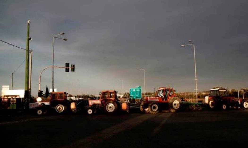 Αγρότες: Με πιο σκληρή στάση στα μπλόκα απαντούν στην κυβέρνηση