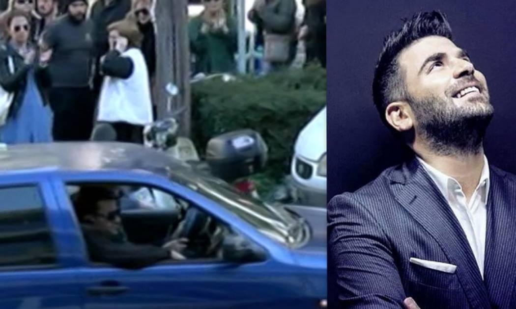 Φίλοι του Παντελή έξω από την εκκλησία έβαλαν στη διαπασών τραγούδια του - Δάκρυα και χειροκροτήματα