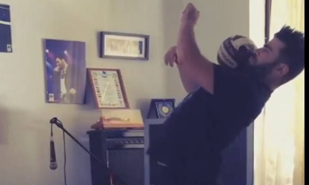 Παντελίδης: Η μεγάλη του αγάπη για το ποδόσφαιρο και τα κόλπα με την μπάλα στο σπίτι του