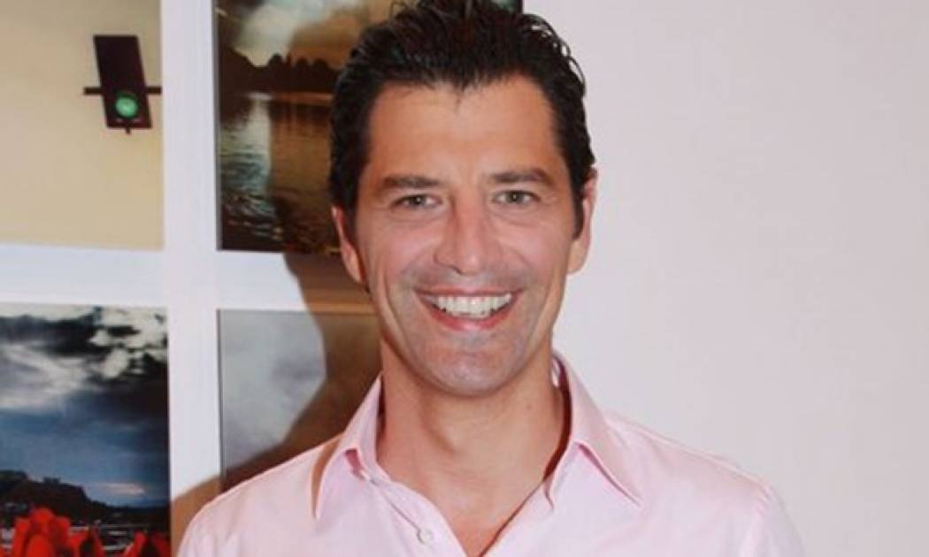 Σάκης Ρουβάς: Η τρυφερή αγκαλιά με τον «φίλο» του