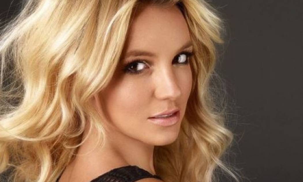 Αυτή τη φωτογραφία με μαγιό της Britney Spears ΠΡΕΠΕΙ να τη δείτε