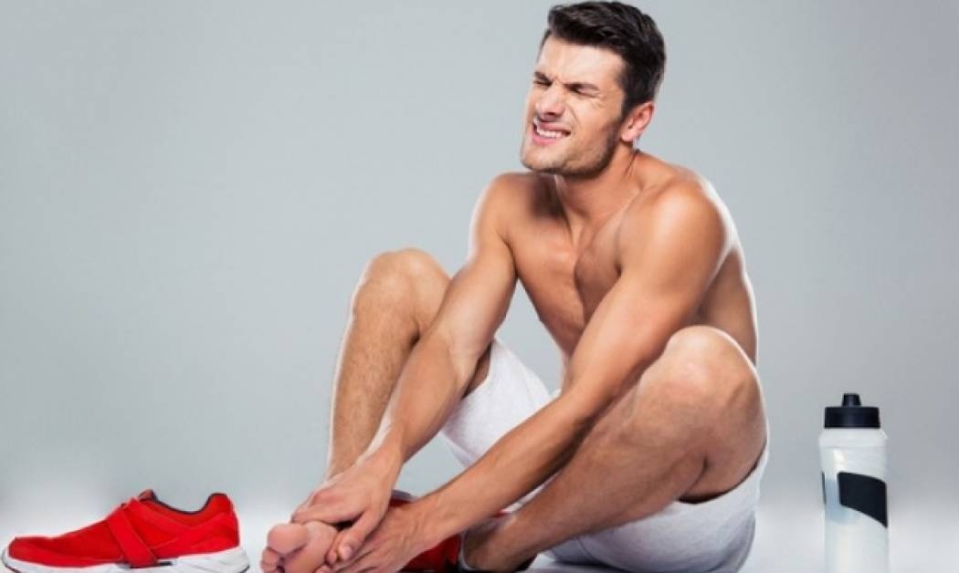 Κράμπα στο πέλμα: Πώς θα τη σταματήσετε γρήγορα