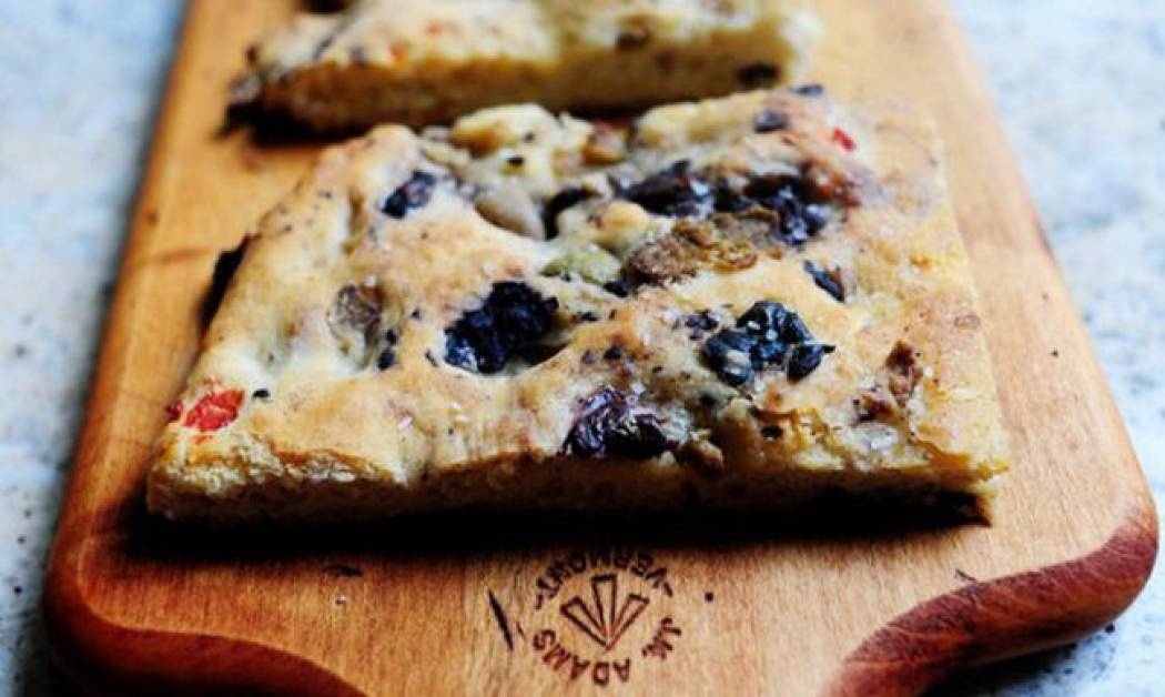 Φοκάτσια με ελιές. Η πιο νόστιμη συνταγή!