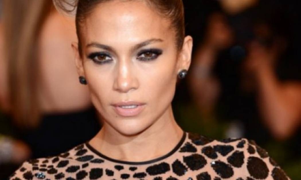 Jennifer Lopez: H εμφάνιση που της χαρίζει τον τίτλο του «απόλυτου θηλυκού»