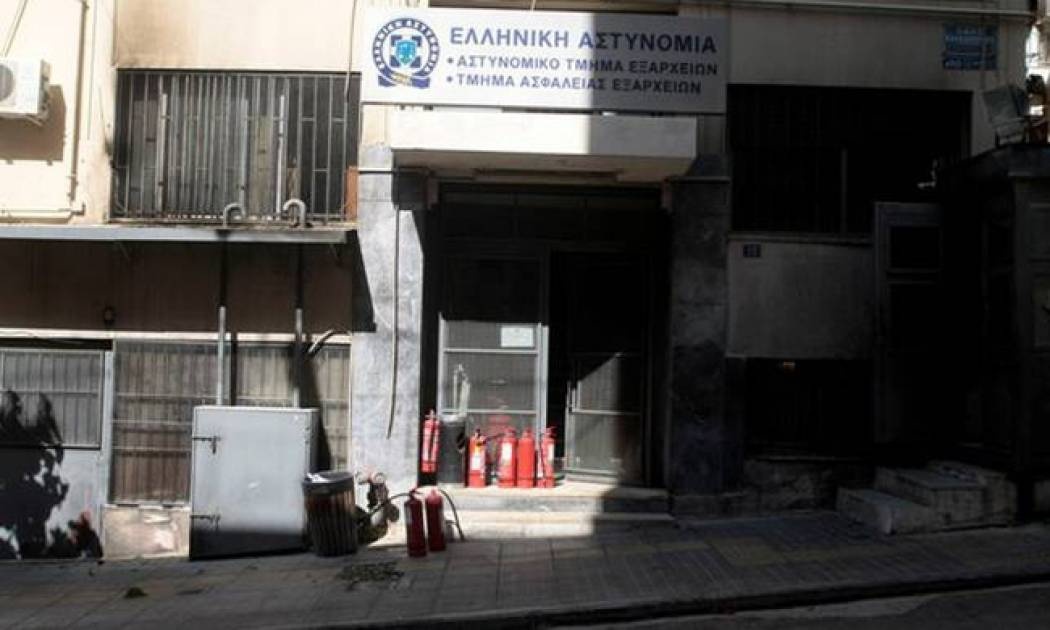 Επίθεση με μολότοφ στο αστυνομικό τμήμα Εξαρχείων