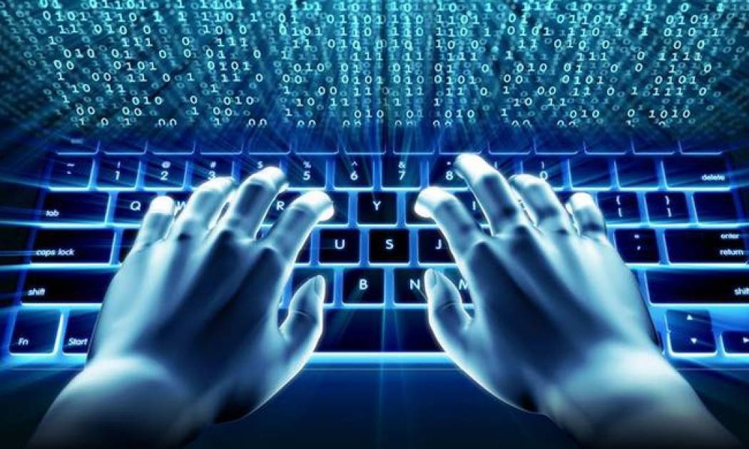 Αιτία «πολέμου» η σκέψη για επιβολή αγγελιόσημου στο διαδίκτυο