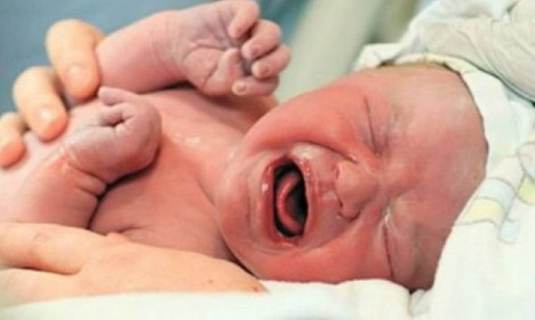 Πώς να ελαττώσετε τους κολικούς του μωρού σας