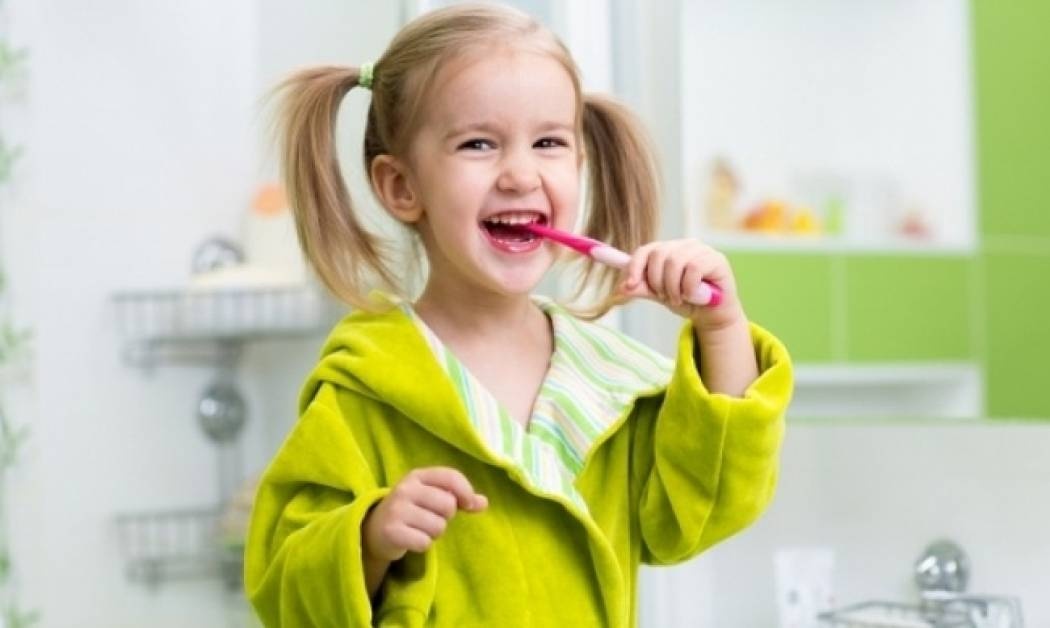 Φθορίωση δοντιών: Τι είναι και πώς γίνεται