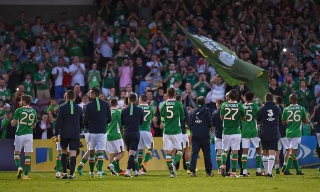 Ο παπαγάλος που ερμηνεύει το ποδοσφαιρικό τραγούδι της Ιρλανδίας (aud & vid)