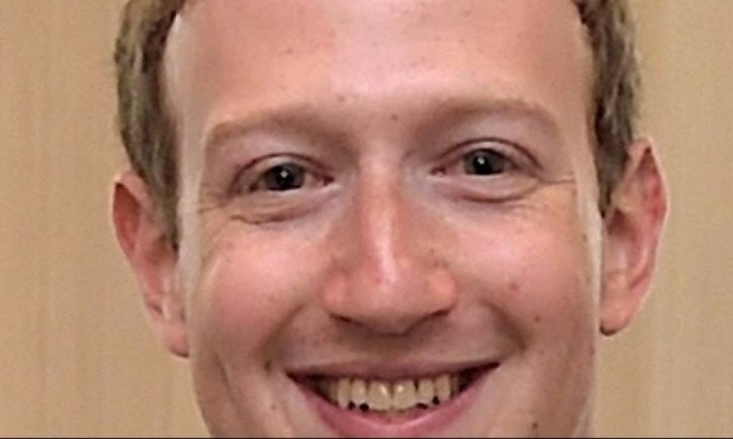 Facebook: Αφεντικό και για τα επόμενα χρόνια ο Ζούκερμπεργκ