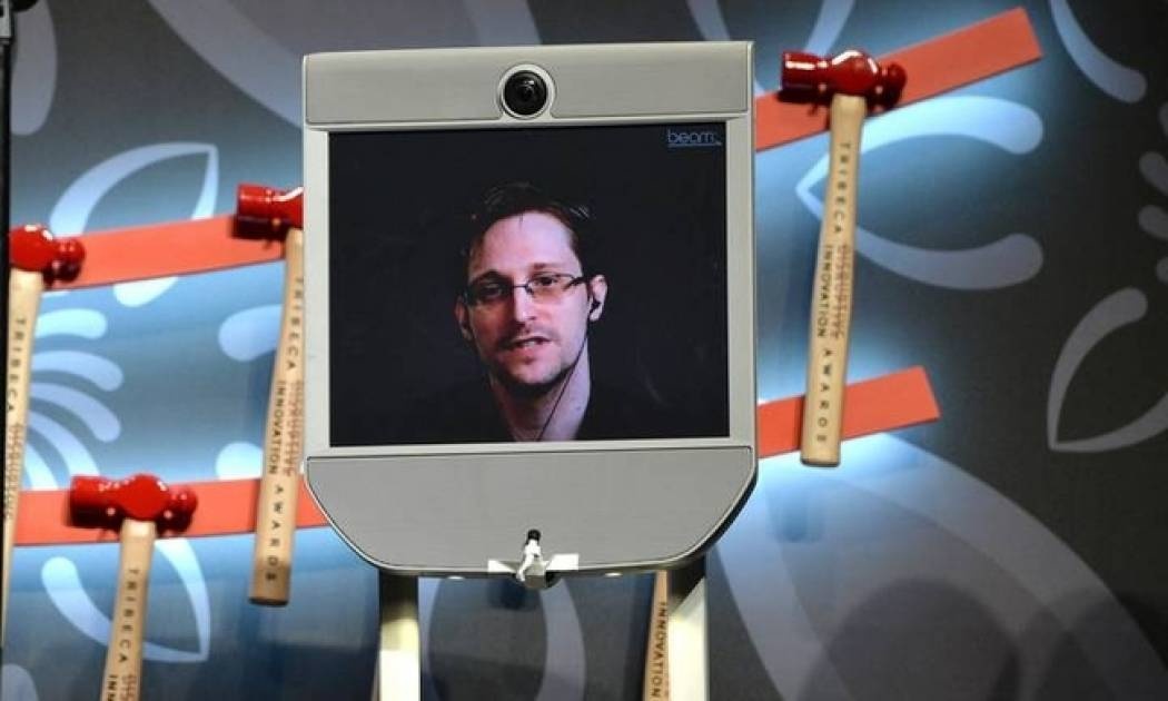 Σνόουντεν: Ο άνθρωπος που άλλαξε τον κόσμο παραμένει διωκόμενος