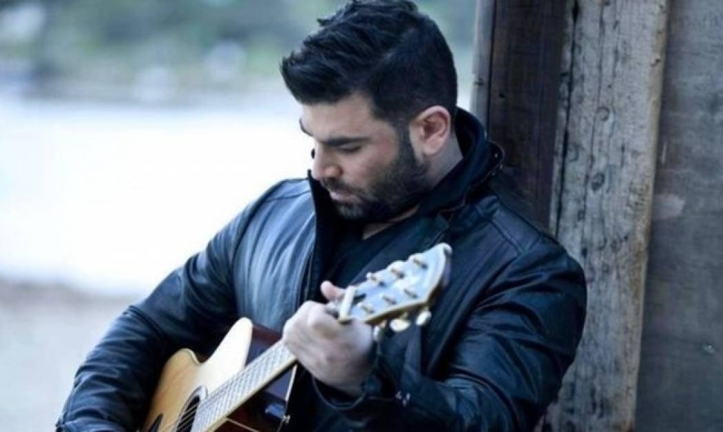 Συγκλονιστικό:Ο Παντελίδης ερμηνεύει με την κιθάρα του το τραγούδι που έγραψε λίγο πριν πεθάνει