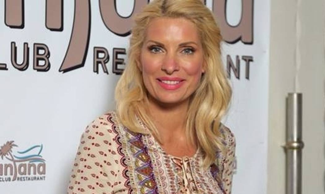 Η βραδινή έξοδος της Ελένης με τους συνεργάτες της