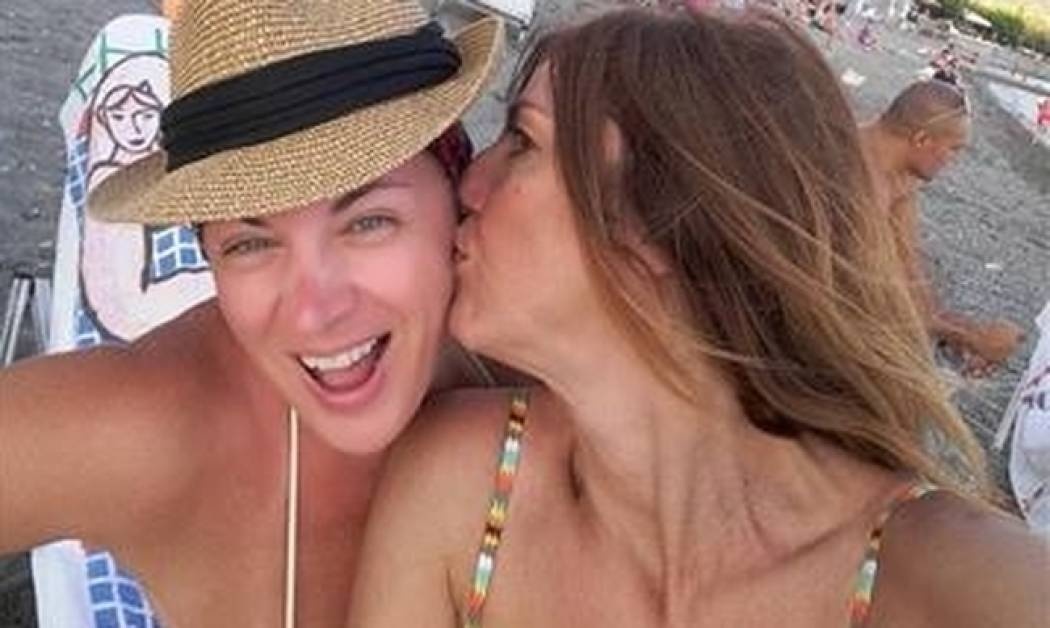 Νένα Χρονοπούλου: Νέες φωτογραφίες της με μαγιό χωρίς ρετούς!