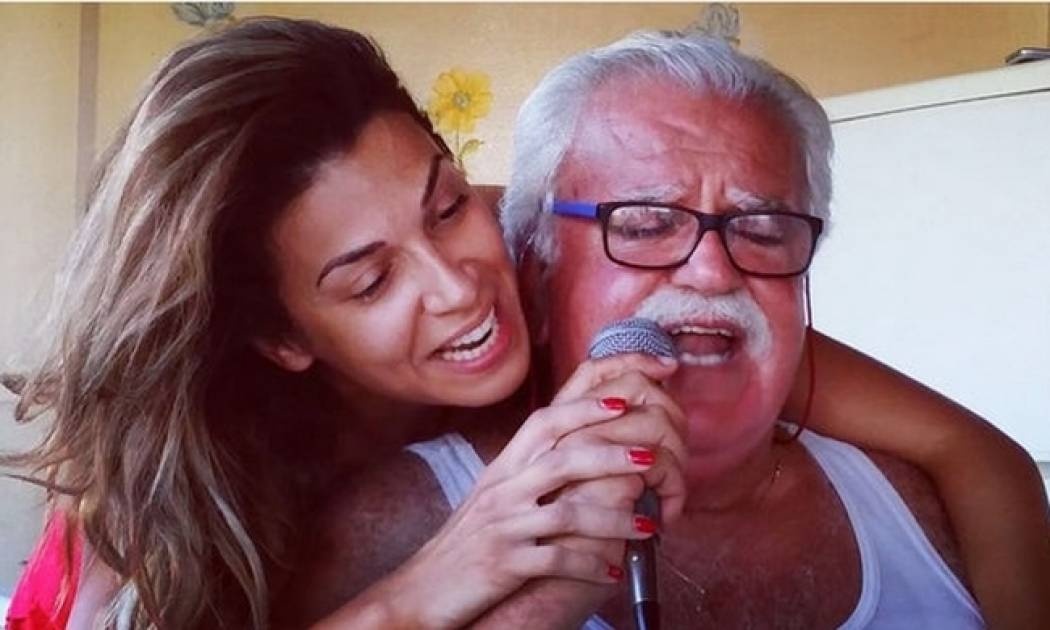 Η Ελένη Χατζίδου τραγουδά με τον πατέρα της