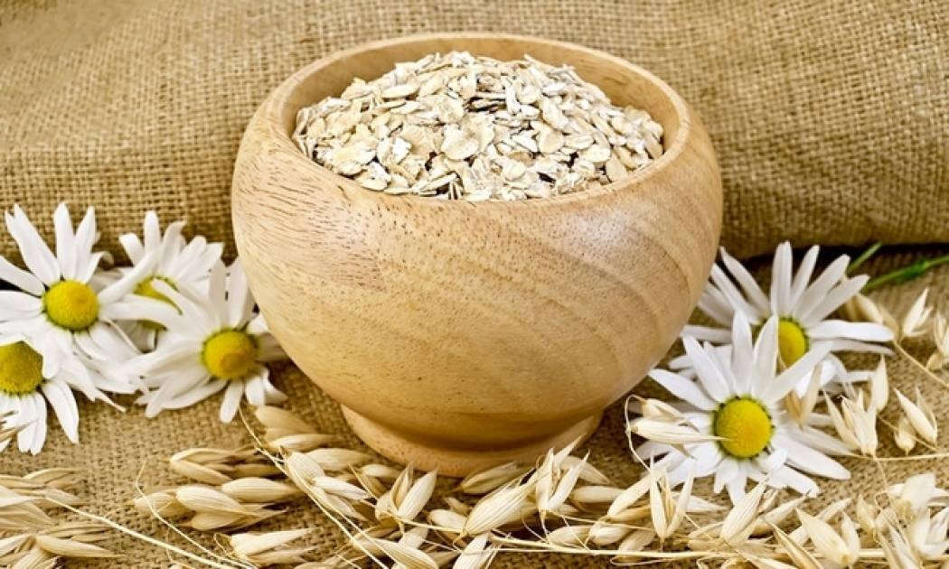 Απολέπιση προσώπου με βρώμη και χαμομήλι