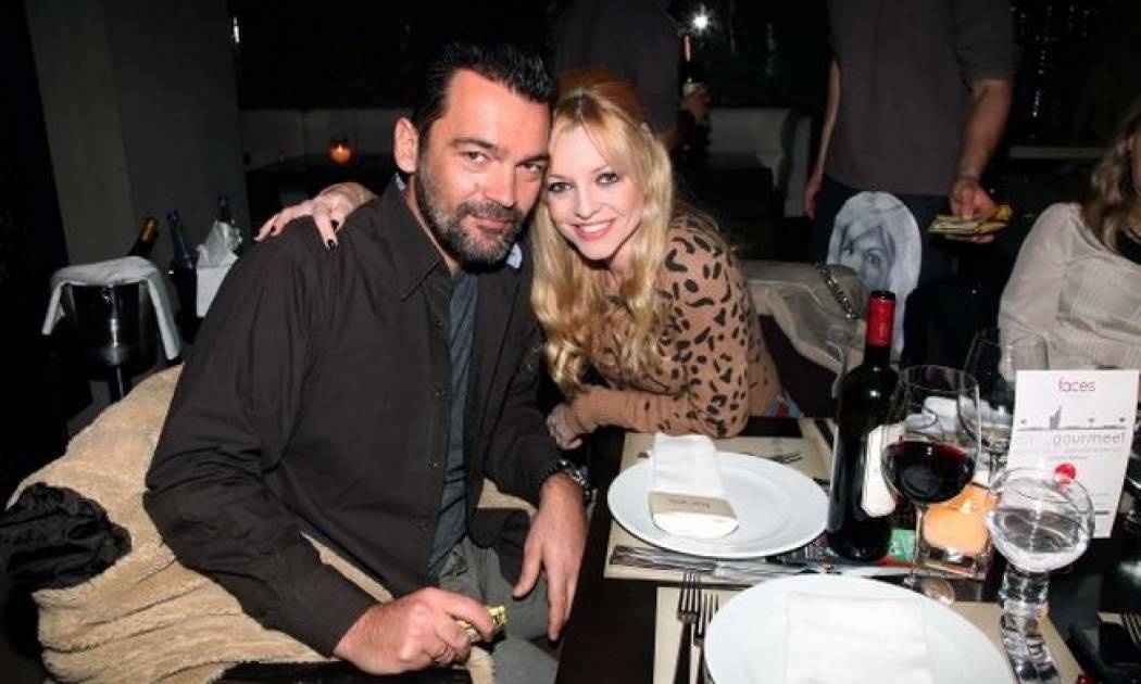 Ο Κωνσταντίνος Καζάκος ποζάρει αγκαλιά με τον γιο του! (Και η ευτυχής μαμά «ποστάρει»...)