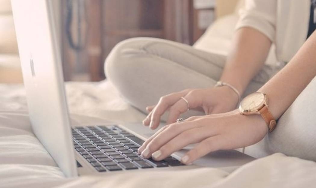 Απαντάς στα e-mails σου μετά τη δουλειά; Δες πώς αυτό κάνει κακό στην υγεία σου!