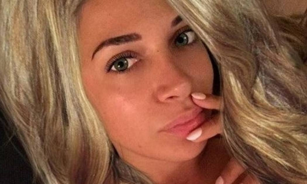 Τρομάξαμε να αναγνωρίσουμε την Ελληνίδα τραγουδίστρια - Ξανθιά και με πράσινους φακούς η...