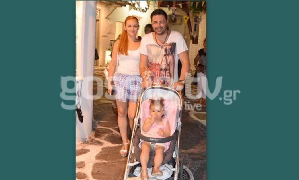 Γιώργος Χειμωνέτος: Με τις γυναίκες της ζωής του στην Μύκονο