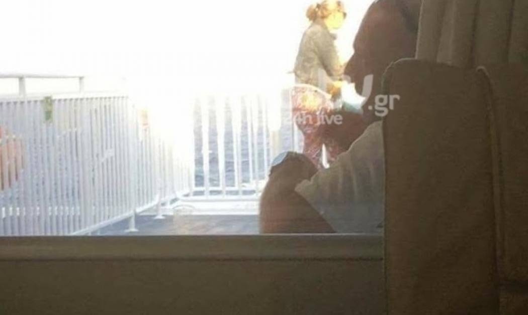 Παπαράτσι: Η περιπέτεια του Μουτσινά στο καράβι για την Πάρο (Nassos blog)