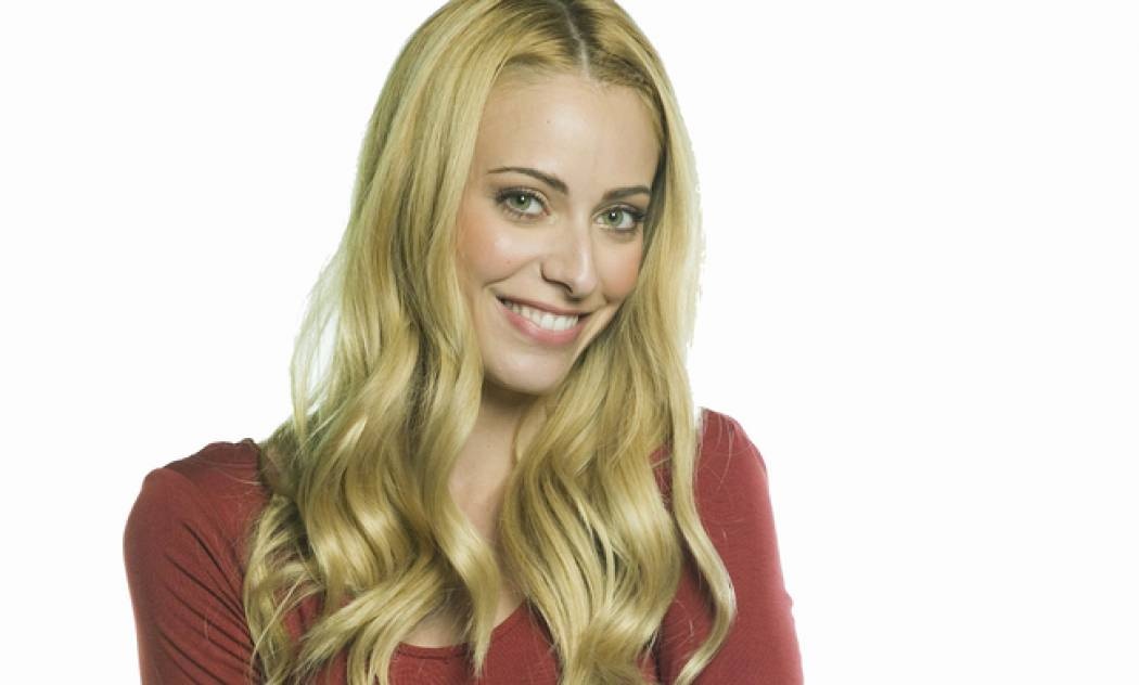 Σοφία Μανωλάκου: Δείτε την με μπικίνι και χωρίς ρετούς (φωτό)