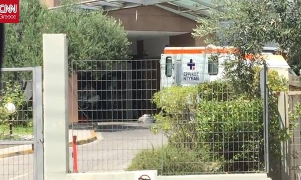 Αποχώρησε με ασθενοφόρο μέλος της Επιτροπής για τις τηλεοπτικές άδειες από τη ΓΓΕΕ (vid)