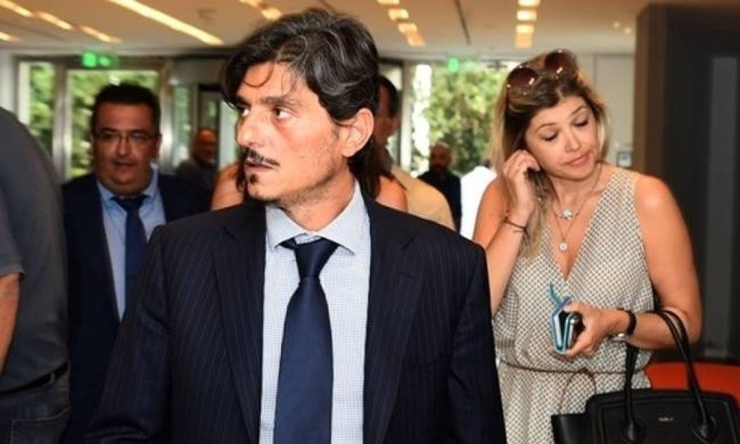 «Και τους τρεις τίτλους»