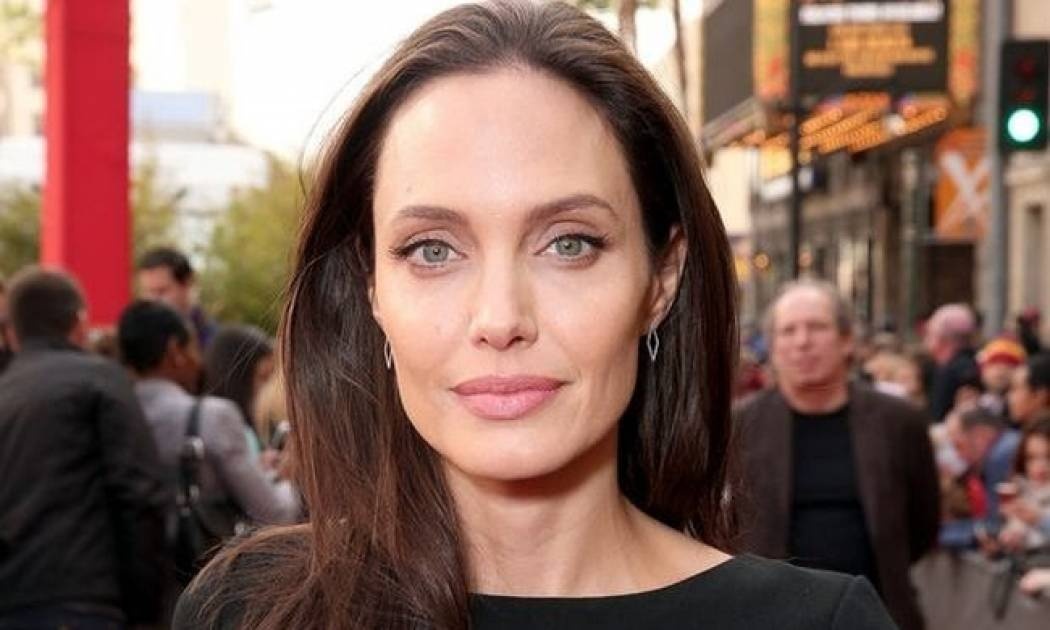 Stop the Press: Η Angelina Jolie επιτέλους πάχυνε και σου έχουμε τις αποδείξεις