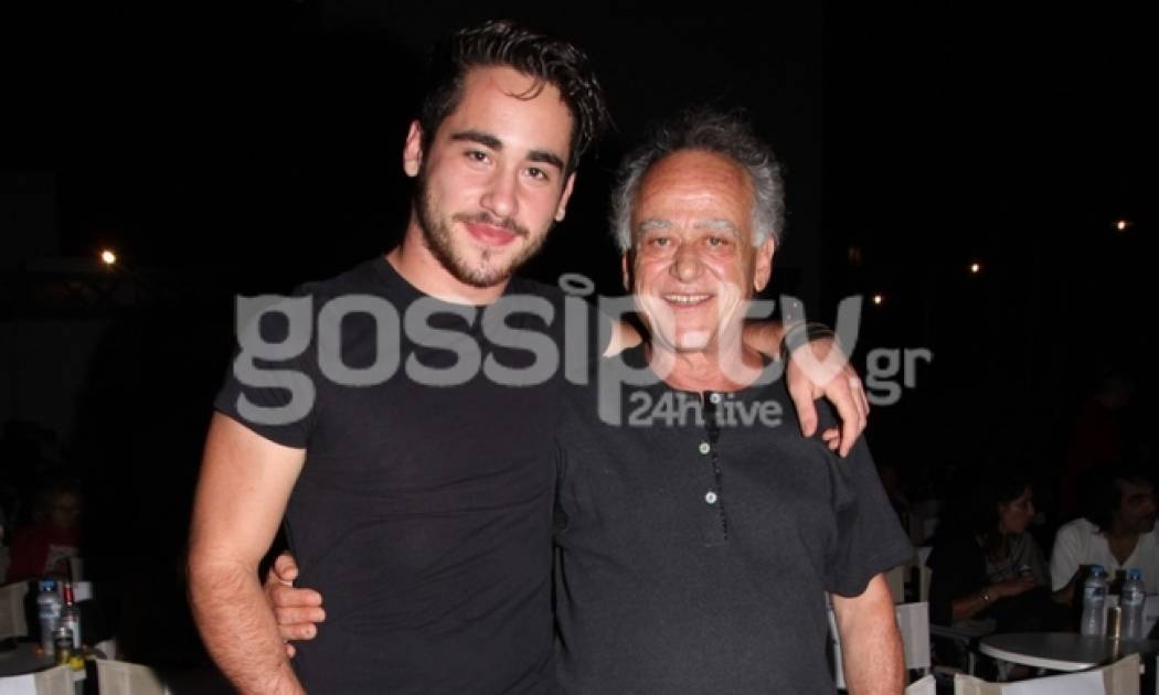 O Νίκος Καλογερόπουλος μας συστήνει το γιο του