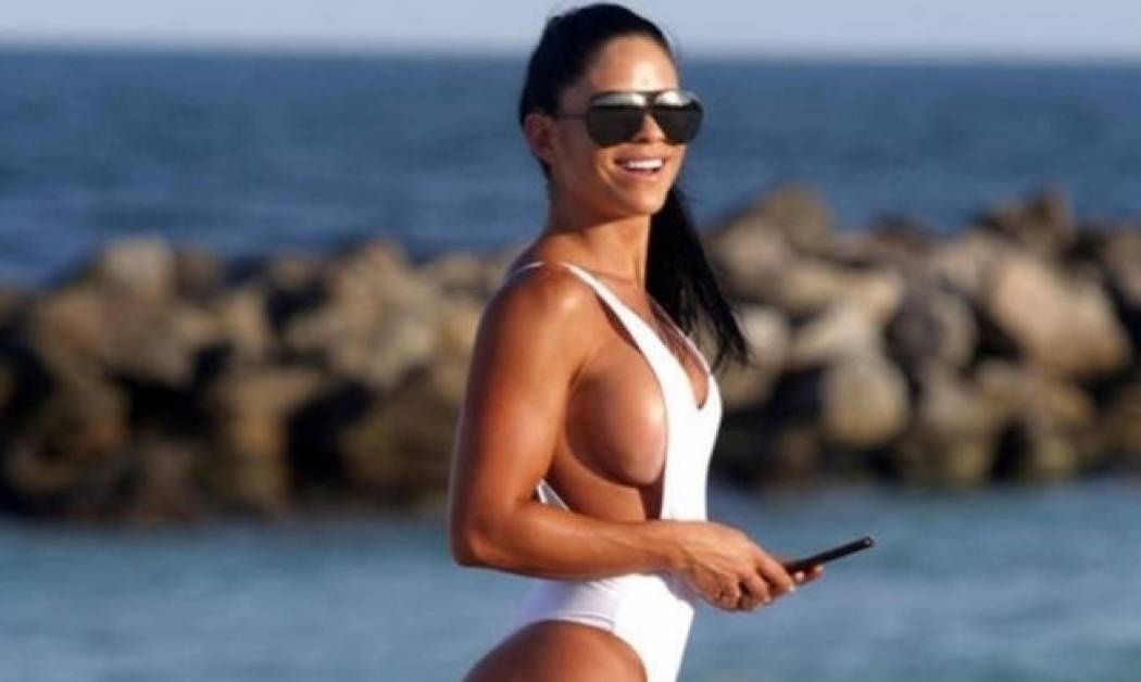 Αυτή είναι η γυμνάστρια που κόλασε την παραλία! (photos)