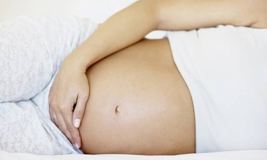 Καούρες στην εγκυμοσύνη: Τρόποι για να ανακουφιστείτε