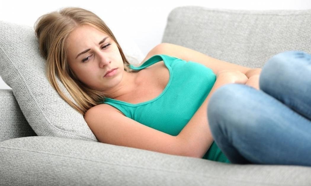 Δυσμηνόρροια στην εφηβεία: Πώς αντιμετωπίζεται