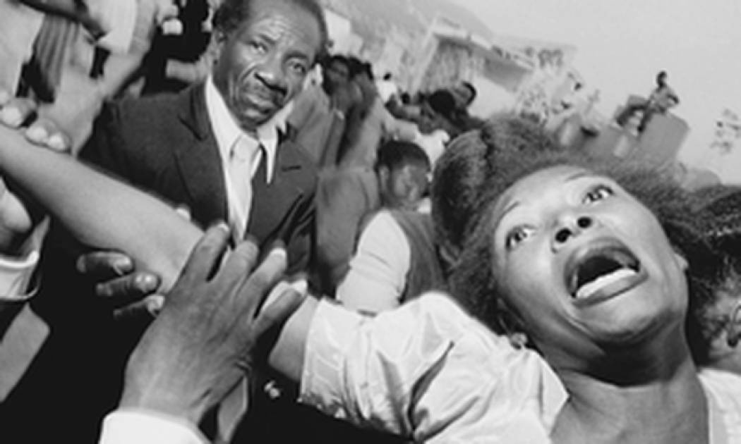 Bruce Gilden: Φωτογραφίζοντας το σκληρό «πρόσωπο» της ζωής